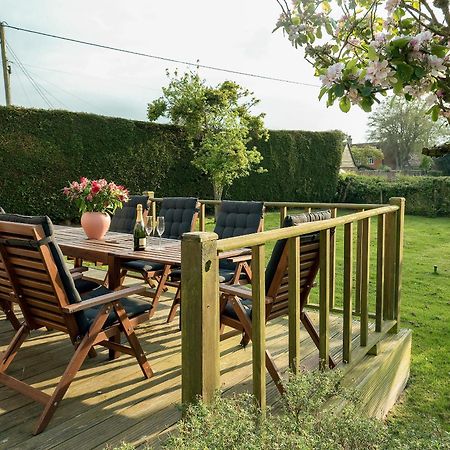 Holly Cottage Pett Bagian luar foto